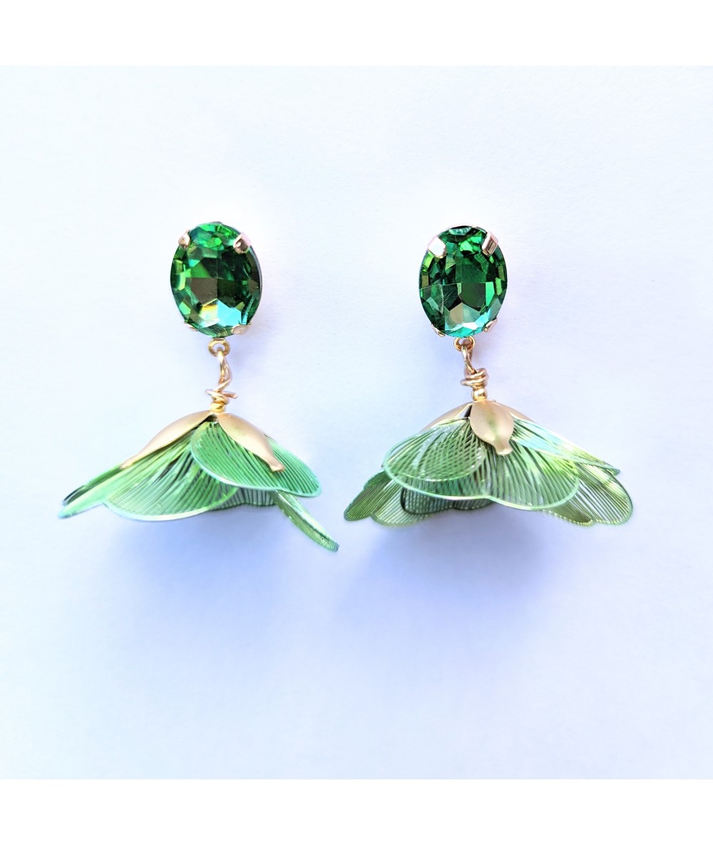 Dancing flower earrings with green cristal front view. by Anne L Or handmade jewellery